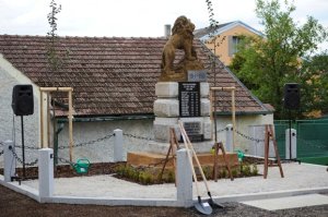 900 let obce p&aacute;tek 25.9.2015 - vysazen&iacute; lip, divadeln&iacute; představen&iacute;, večern&iacute; průvod, ohňostroj